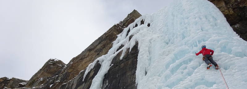 Ice climbing 1920 700